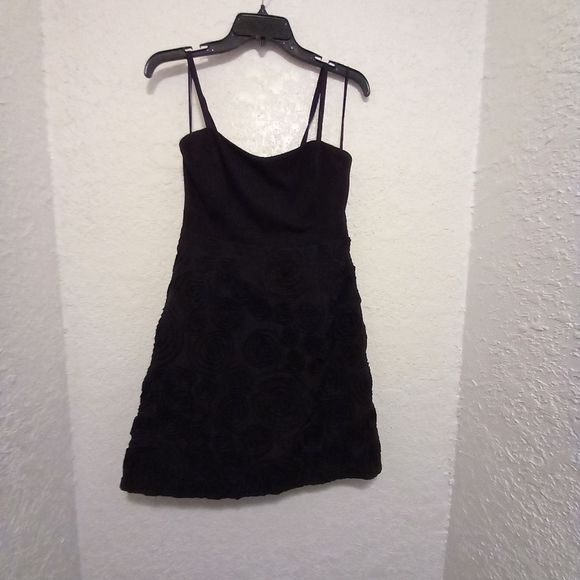 Elle Dresses & Skirts - Elle black rose short  dress